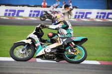 Wahyu Widodo dan M. Nurgianto Jawara Podium Kejurnas KYT IRC Indoprix 2013 Seri 4